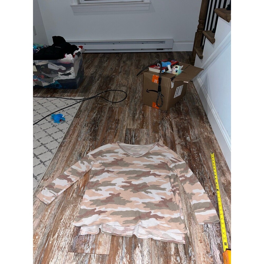 Women’s American Eagle Outfitters Waffle Knit Camo Top Size Medium